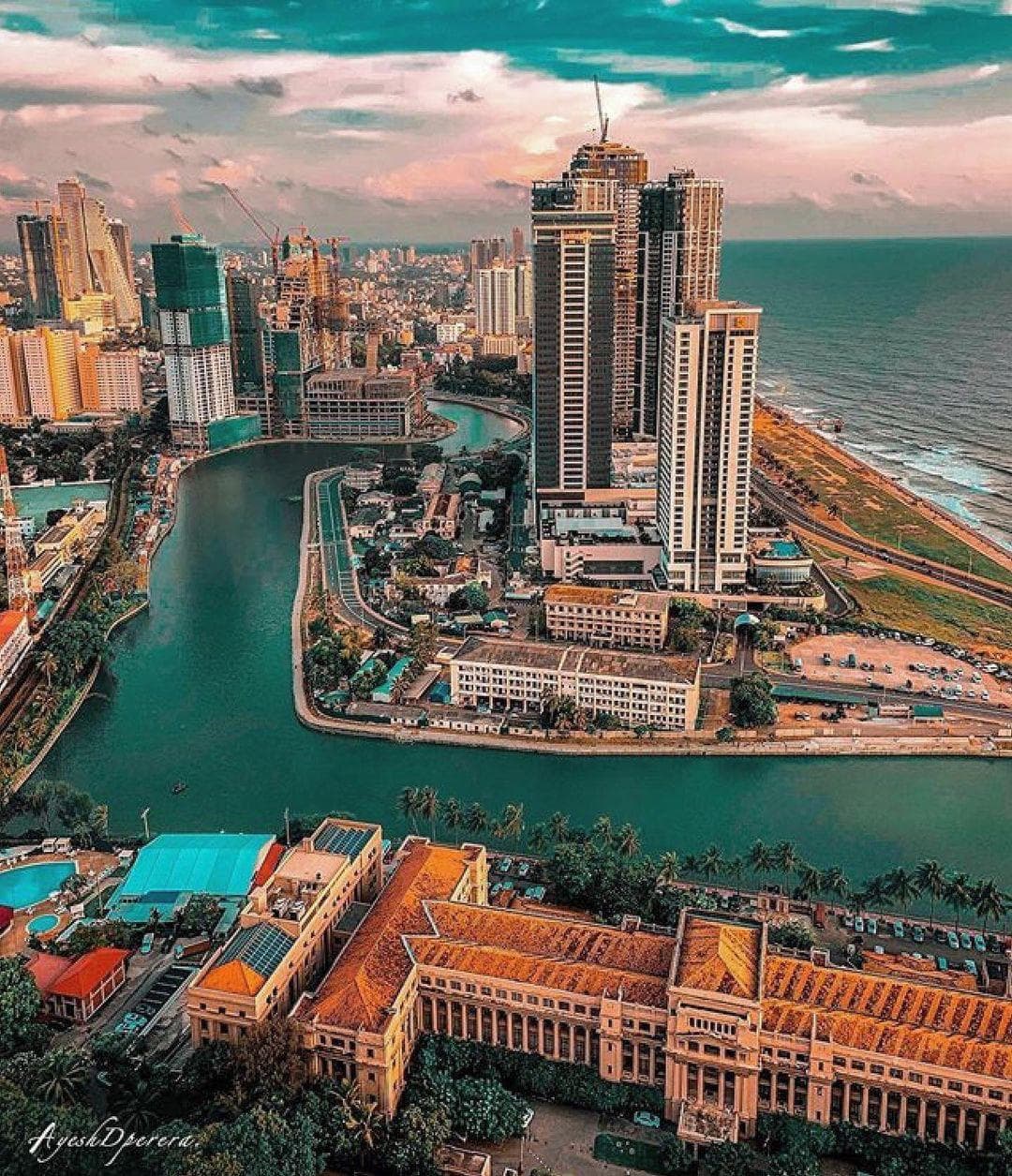 Beira Lake Pavilion At Colombo