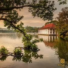 Kandy Lake And Queens Bathing Pavilion