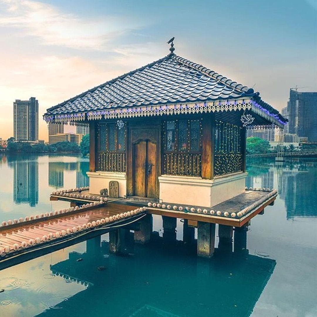 Beira Lake Pavilion At Colombo